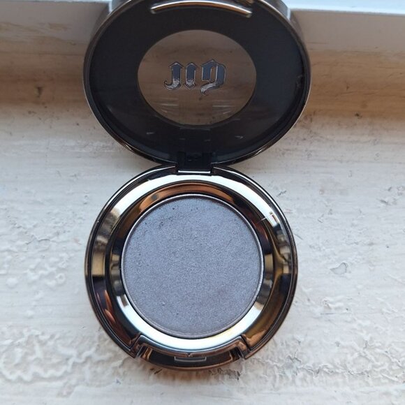 ⚫ Urban Decay Single Eyeshadow – Desperation (Swatched Only) ✨ - Picture 1 of 1